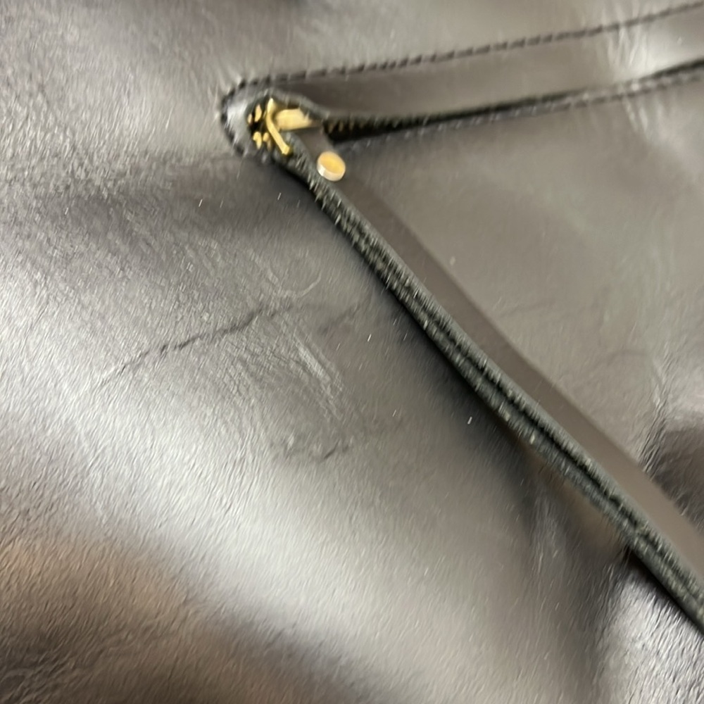 Montana Hudson Harper Leather Zip Tote in Black - Picture 7 of 11